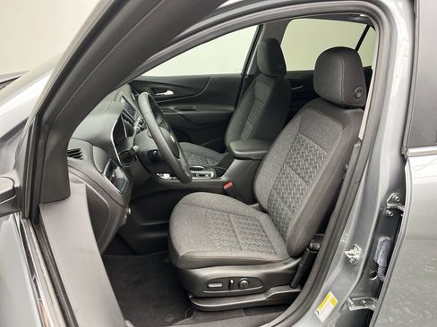 Used 2023 Chevrolet Equinox LT w/ Driver Convenience Package image 8