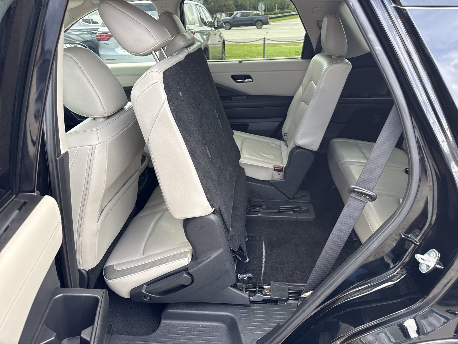 Used 2023 Nissan Pathfinder SL FWD image 14