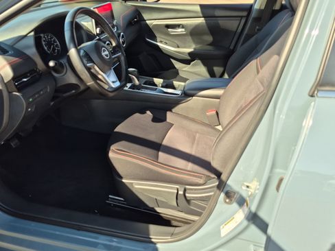 Used 2025 Nissan Sentra SR FWD image 13