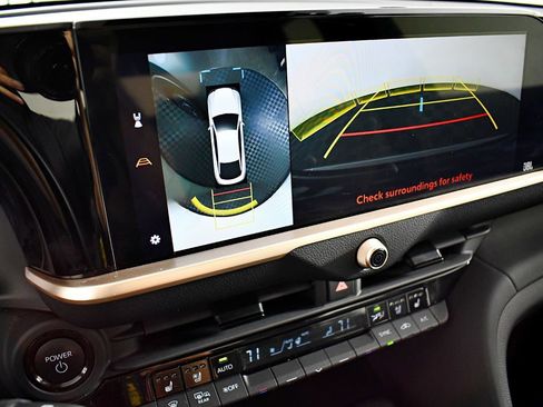 Used 2023 Toyota Crown Platinum image 33