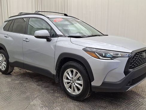 Certified 2023 Toyota Corolla Cross LE image 5