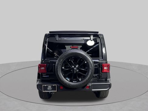Used 2022 Jeep Wrangler Unlimited Sahara w/ Cold Weather Group AWD/4WD image 33