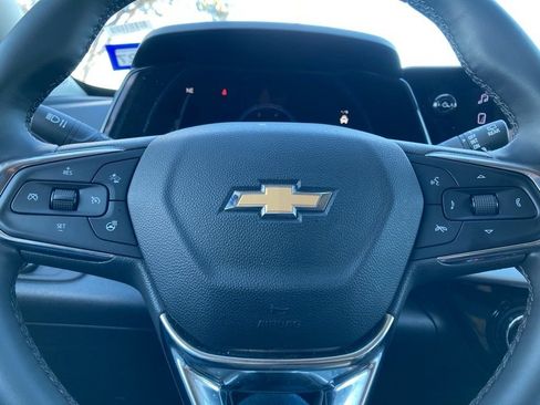 Used 2025 Chevrolet Trax LT w/ LT Convenience Package image 16