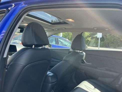 Certified 2025 Hyundai Elantra Limited FWD image 15