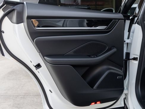 Certified 2025 Porsche Macan 4S Electric AWD/4WD image 35