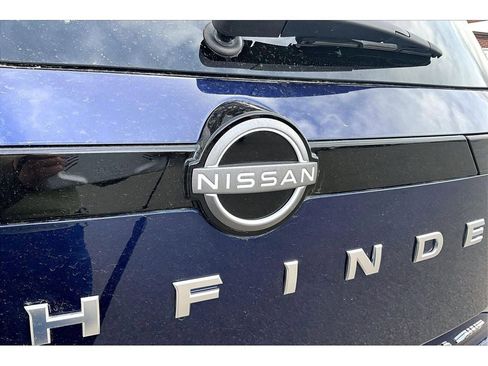 Used 2025 Nissan Pathfinder SL AWD/4WD image 35