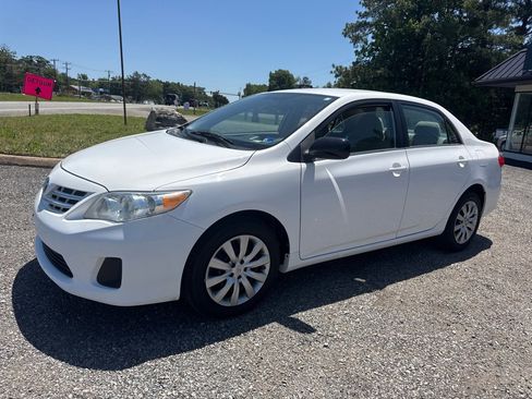 Used 2013 Toyota Corolla LE FWD image 3
