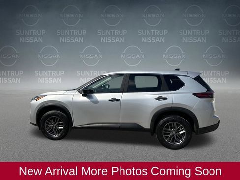 Used 2025 Nissan Rogue S image 2