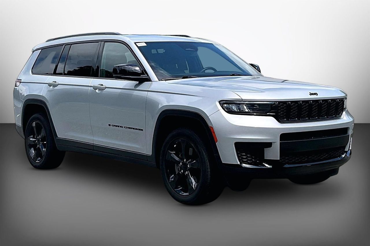 Used 2024 Jeep Grand Cherokee L Altitude AWD/4WD image 1