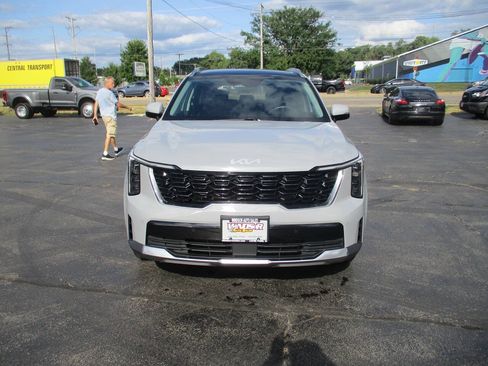 Used 2024 Kia Sorento S w/ Panoramic Sunroof Package AWD/4WD image 9