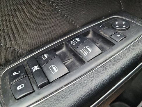 Used 2017 Dodge Charger SXT image 27