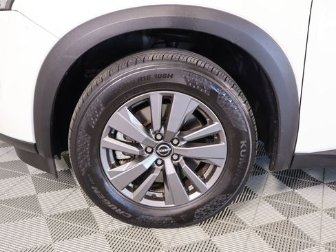 Used 2025 Nissan Pathfinder SV image 18