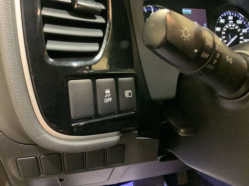 Used 2019 Mitsubishi Outlander SE AWD/4WD image 28