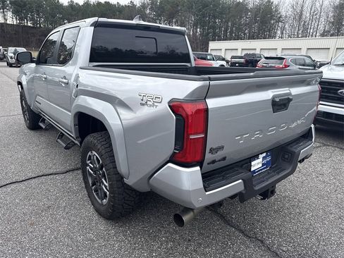 Used 2024 Toyota Tacoma TRD Sport image 5