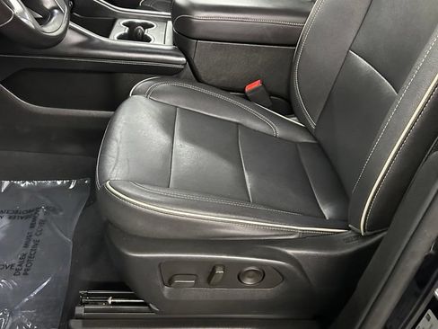 Used 2023 Chevrolet Tahoe Premier AWD/4WD image 14