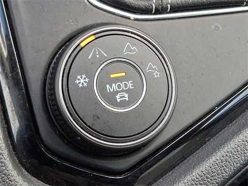 Used 2022 Volkswagen Taos SEL w/ Panoramic Sunroof Package image 25