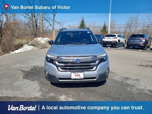 Used 2025 Subaru Forester Premium image 8