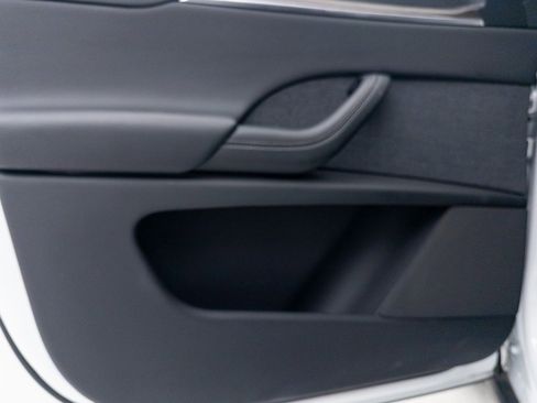 Used 2022 Tesla Model X image 25