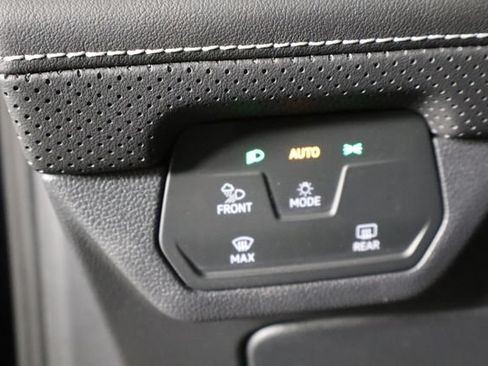 Used 2026 Volkswagen Atlas SE FWD image 20