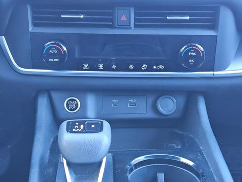 Used 2023 Nissan Rogue SV image 35