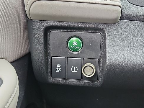 Used 2018 Honda HR-V LX image 26