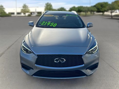Used 2019 INFINITI QX30 image 2