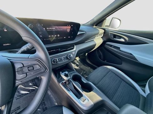 Used 2024 Buick Envista Preferred w/ Convenience II Package FWD image 26