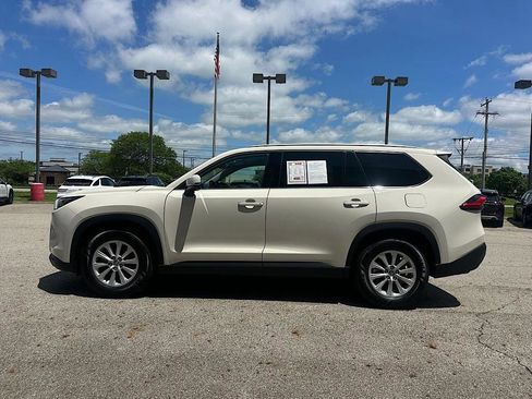 Certified 2024 Toyota Grand Highlander AWD image 2