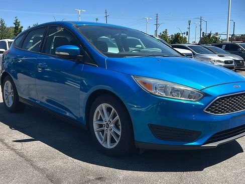 Used 2015 Ford Focus SE FWD image 3