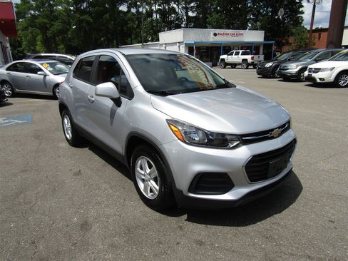 Used 2020 Chevrolet Trax LS w/ Tint and Cruise Package FWD image 9