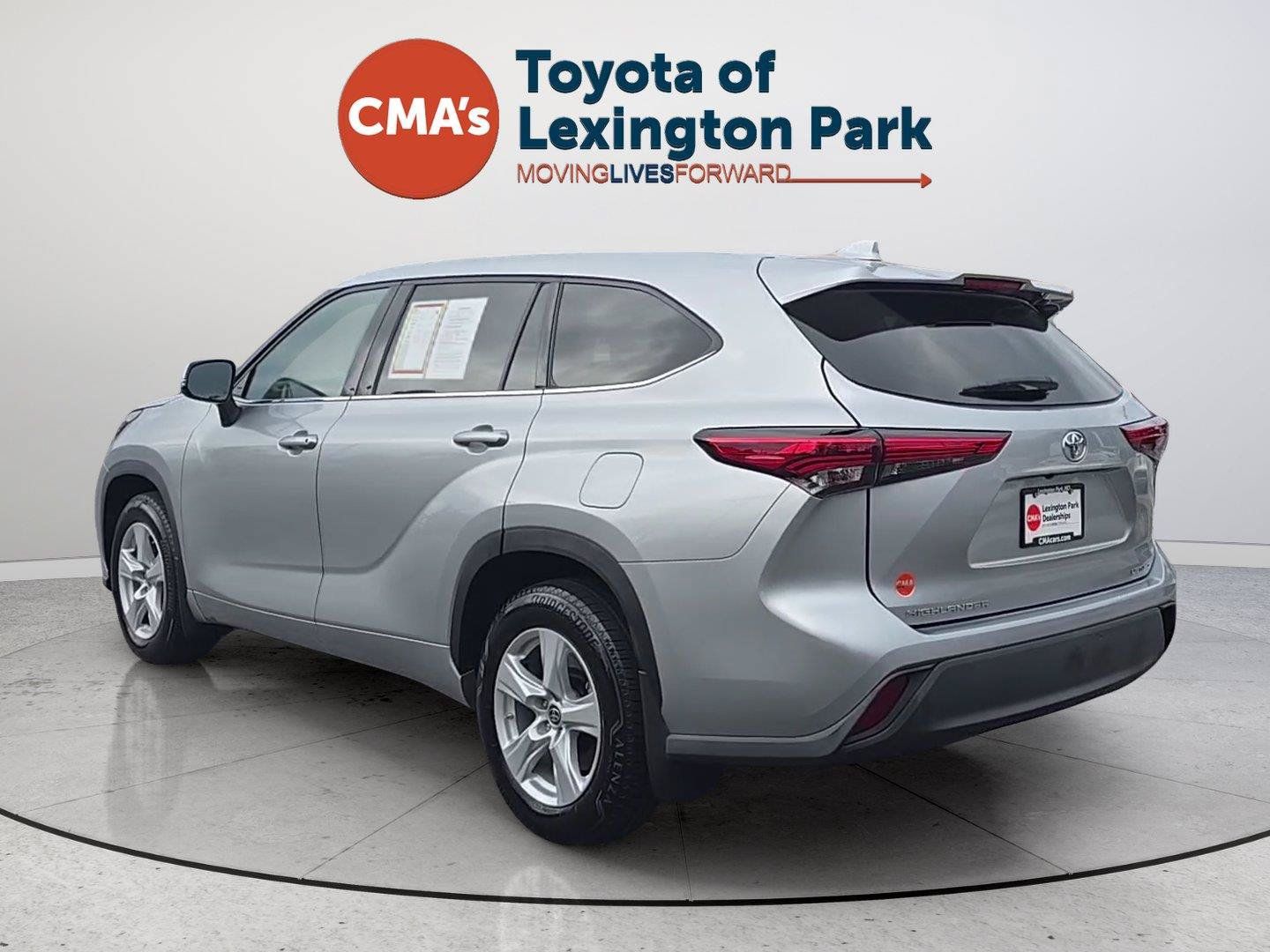 Used 2020 Toyota Highlander LE AWD/4WD image 3