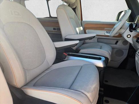 Used 2025 Volkswagen ID. Buzz Pro S Plus image 18
