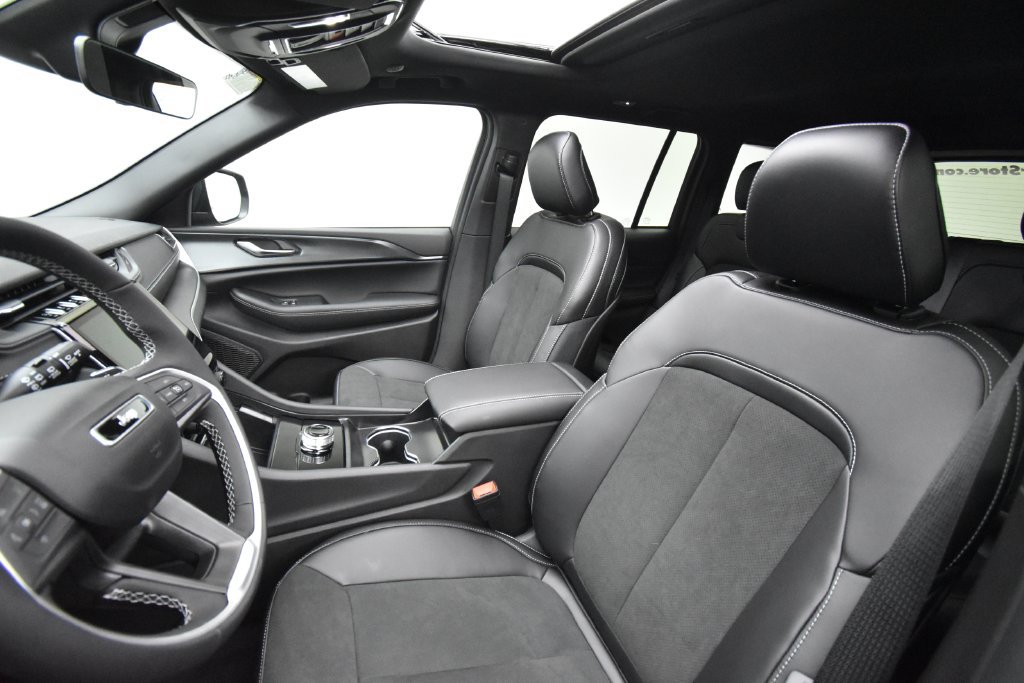 New 2027 Jeep Grand Cherokee Laredo X AWD/4WD image 34