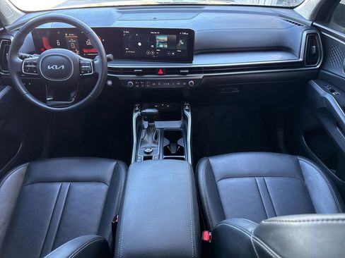 Used 2025 Kia Sorento EX w/ Panoramic Sunroof Package image 19