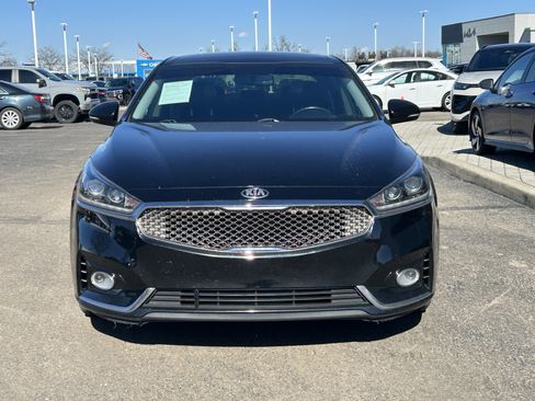 Used 2017 Kia Cadenza Premium w/ Luxury Package image 2