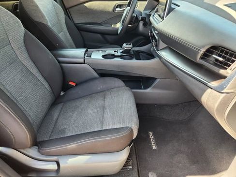 Used 2023 Nissan Rogue SV image 15