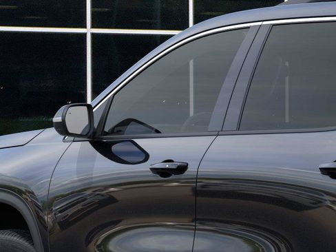 New 2027 Chevrolet Traverse LT FWD image 12