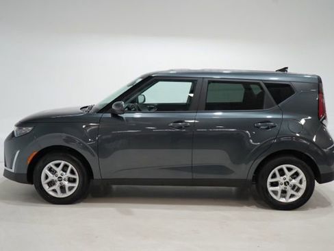 Used 2025 Kia Soul LX w/ LX Technology Package FWD image 4