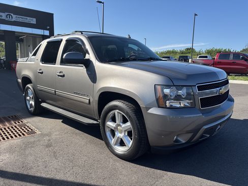 Used 2012 Chevrolet Avalanche LT RWD image 8
