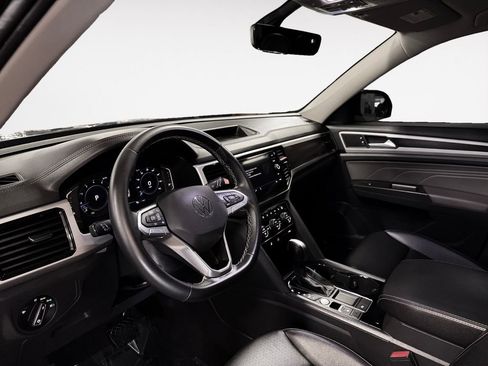 Used 2023 Volkswagen Atlas SE w/ Panoramic Sunroof Package FWD image 10