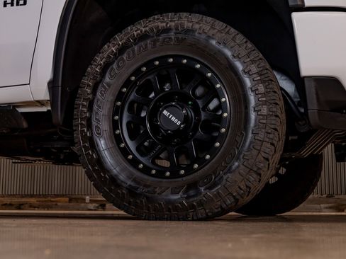 Used 2022 Chevrolet Silverado 2500 LTZ w/ LTZ Plus Package image 15