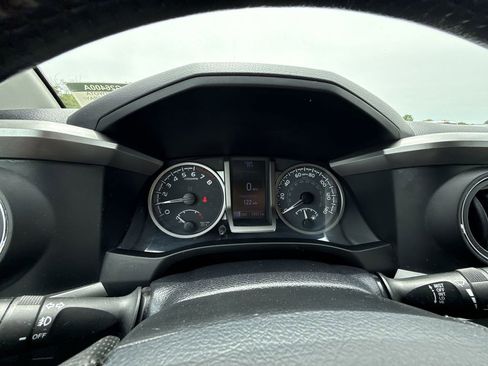 Used 2020 Toyota Tacoma SR5 RWD image 18