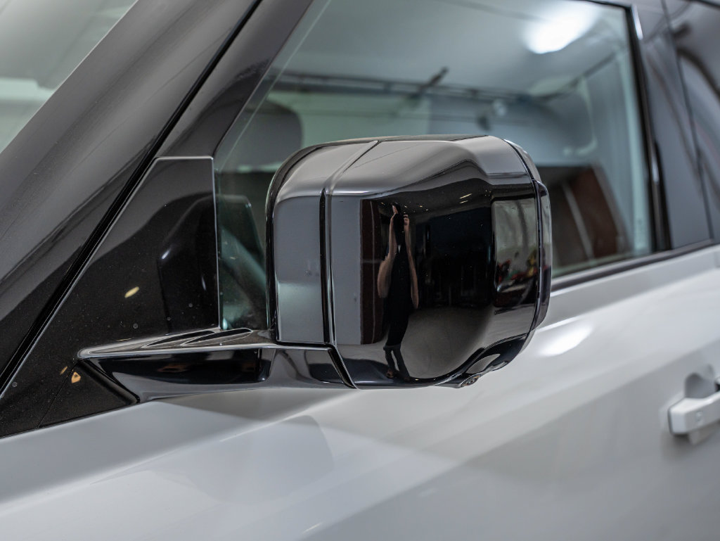 New 2026 Land Rover Defender 90 V8 AWD/4WD image 17