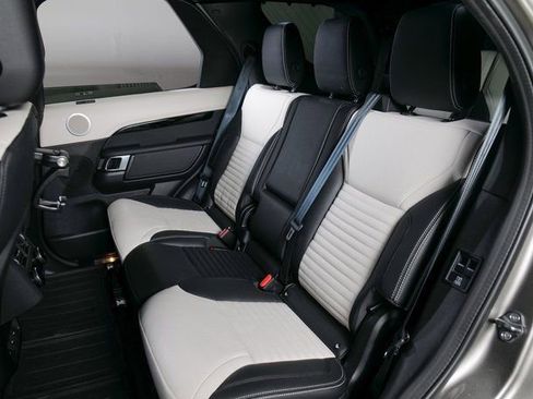 Used 2023 Land Rover Discovery S R-Dynamic image 5