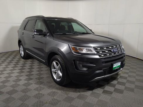 Used 2017 Ford Explorer XLT w/ Class II Trailer Tow Package AWD/4WD image 13