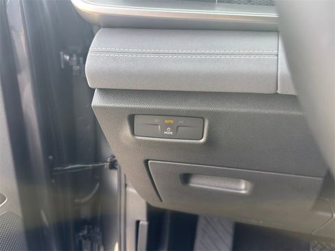 New 2026 Volkswagen Tiguan SE image 17