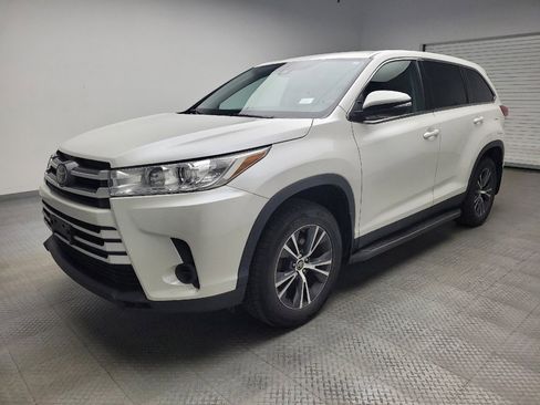 Used 2019 Toyota Highlander LE image 2