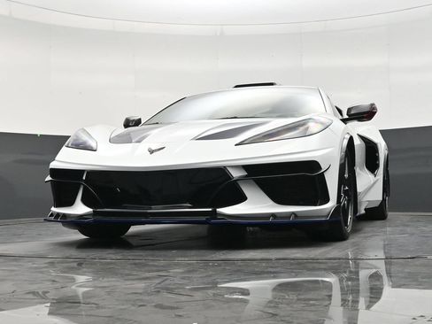 Used 2025 Chevrolet Corvette Stingray Coupe w/ 1LT RWD image 26