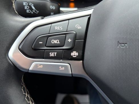 Used 2023 Volkswagen Atlas Cross Sport SE image 19