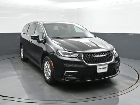 New 2026 Chrysler Pacifica Select image 22